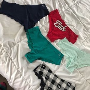 Size medium VS cheeckster